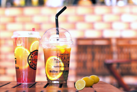 PET-kupin kansien opas: Dome-kansi vs. litteä kansi