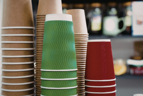 Yksiseinäiset vai kaksiseinäiset kahvikupit? Valmistajan opas